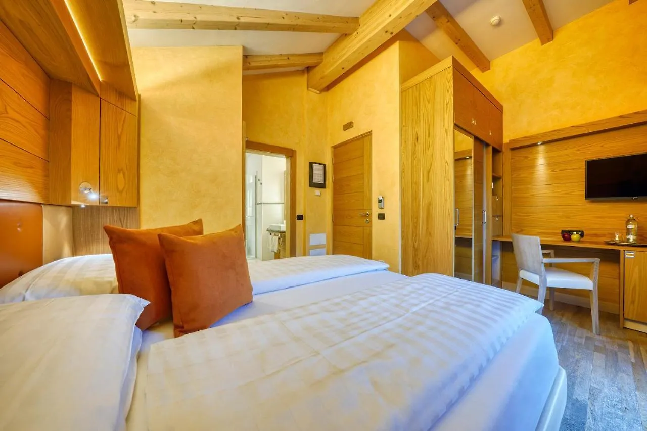 Mota Hotel Livigno 4*,